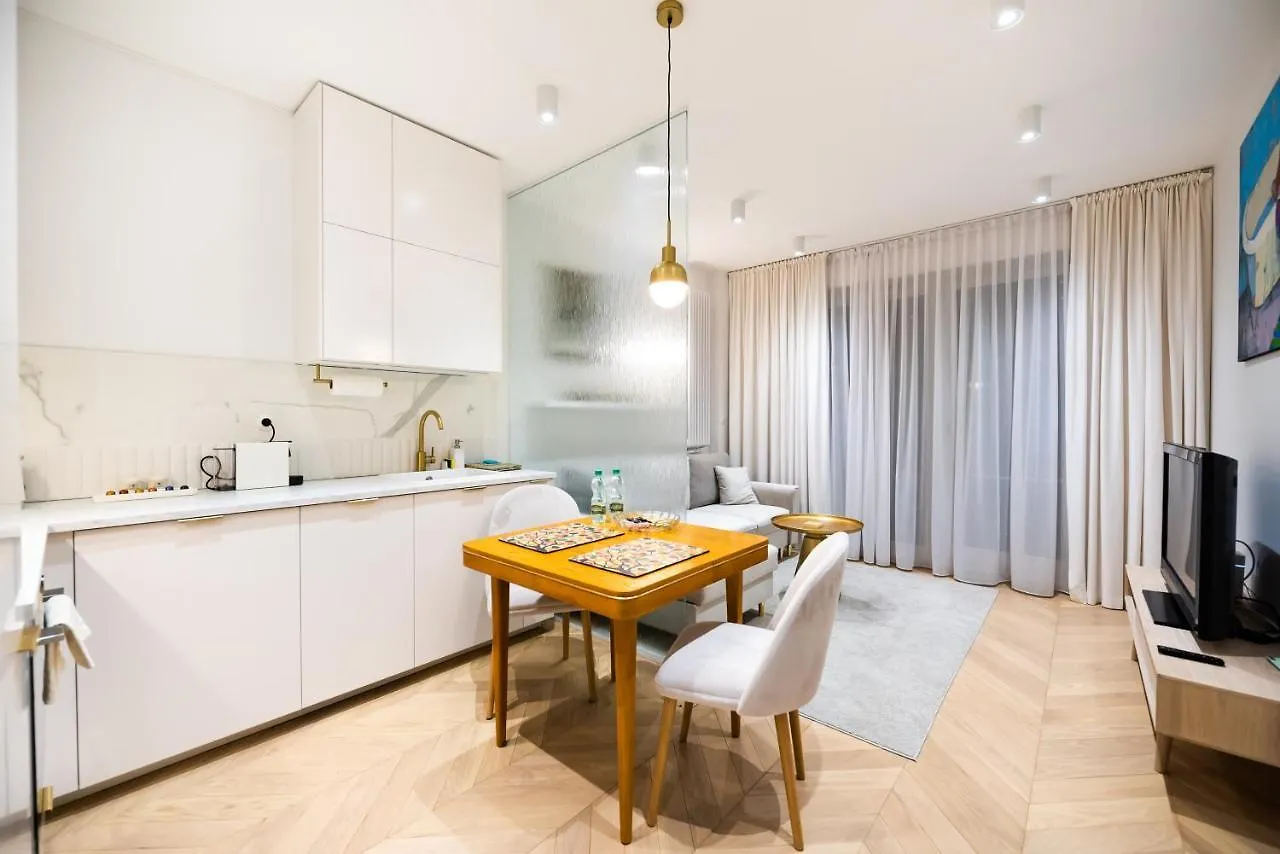 Eko Park Abdank White Apartment Warsaw